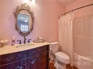 House 2 - Bath 6